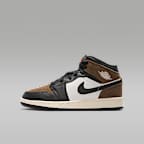 NIKE公式】エア ジョーダン 1 MID ジュニアシューズ.オンラインストア
